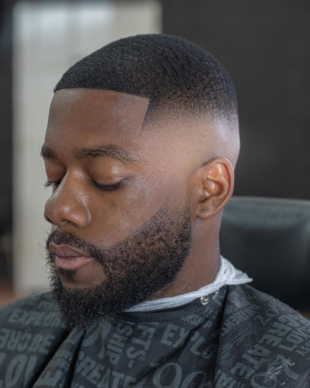 Coupe homme buzz cut avec skin fade
